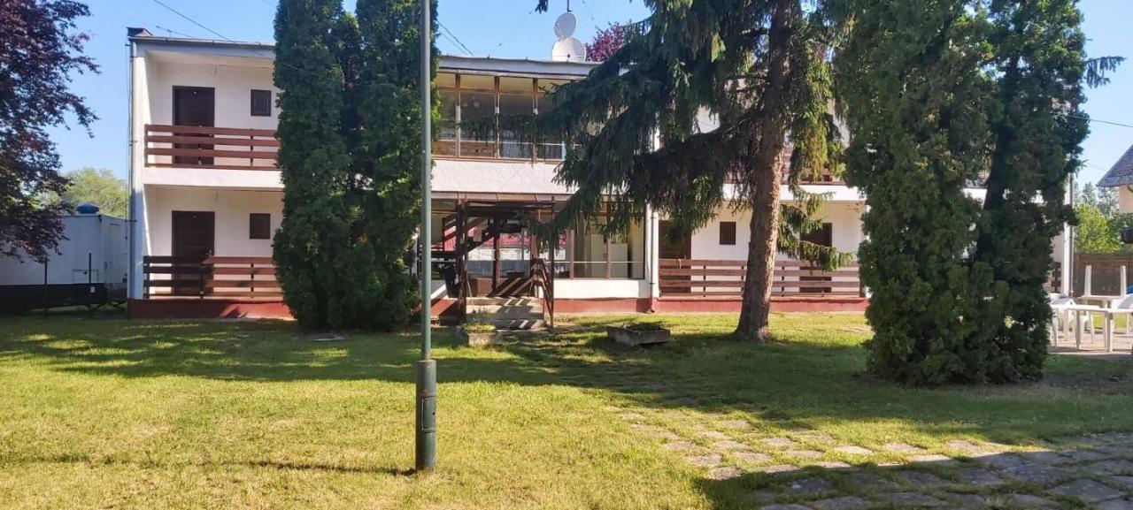 Beach Club Panzió és Camping Zamárdi Extérieur photo